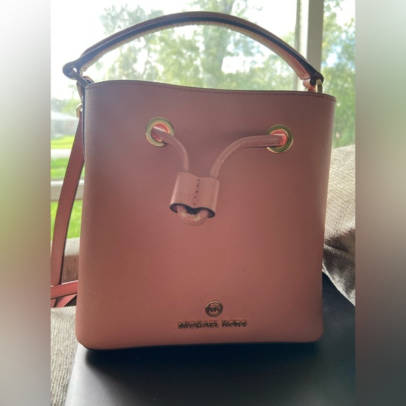 Michael Kors Suri Small Crossbody/Handbag (Bucket) - Picture 3 of 7